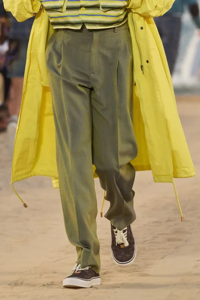Look 90